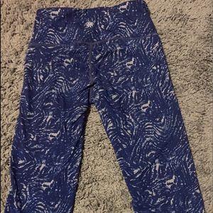 Athleta blue tie dye Capri leggings